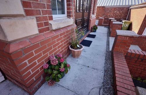 Tyldesley House | House In the Heart of town 15 min from Manchester City. (Sleeps 15+)