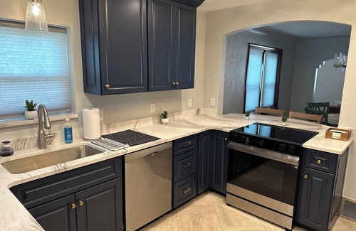 Clayton-Tamm House | House Near Zoo with Parking