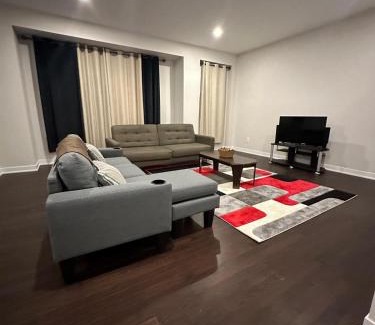 Ottawa Division Apartment | House of Peace - Includes Wi-Fi, Netflix