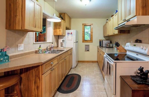 Union Pier House | House of Reilly - 5-Min Walk to Private Beach!