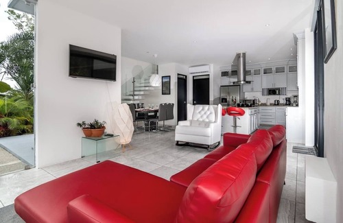 La Fortuna Villa | House of Views w/King Bed + Volcano View