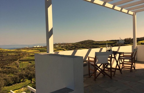 Platis Gialos House | House On the Ancient Footpath