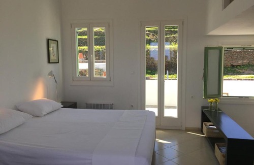 Platis Gialos House | House On the Ancient Footpath