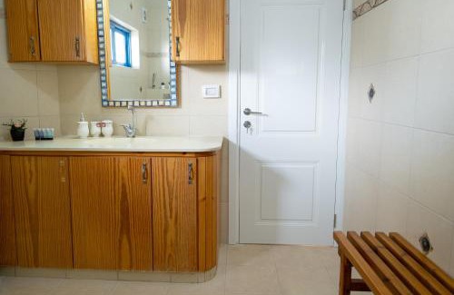 Neve Ativ House | House On The Mountain