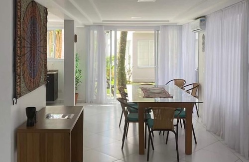 Lazaro House | House on the sand in Ubatuba, 30m from Sununga beach and 100m from Lázaro beach.