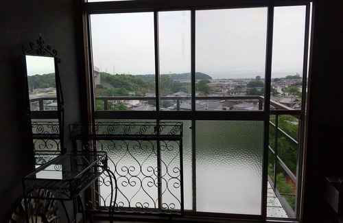 Sennan District House | House overlooking the sea from the top of a hill