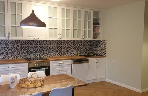 Kolovicë Villa | House Saralina with garden next to tokbarshe and germi