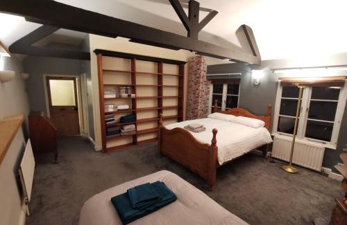 Darlington Apartment | House - Sleeps up to 14 & Parking Available