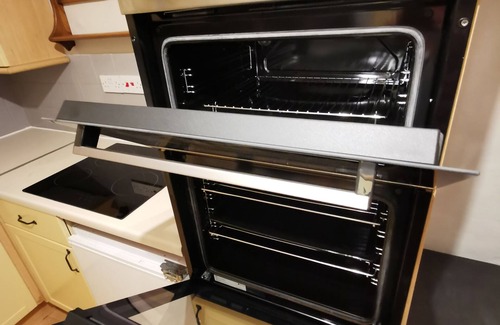 Darlington Apartment | House - Sleeps up to 14 & Parking Available