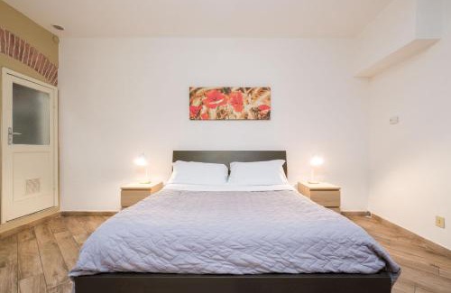 L'antico Ghetto Ebraico Apartment | House Under the Tower by Studio Vita