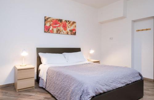 L'antico Ghetto Ebraico Apartment | House Under the Tower by Studio Vita