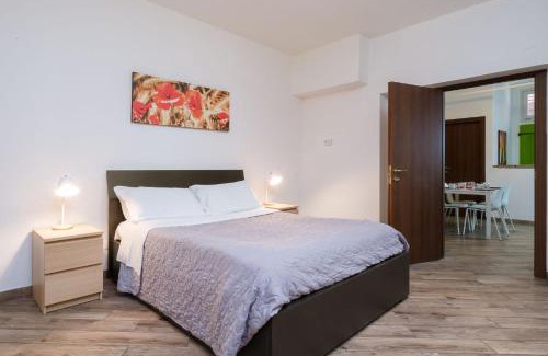 L'antico Ghetto Ebraico Apartment | House Under the Tower by Studio Vita