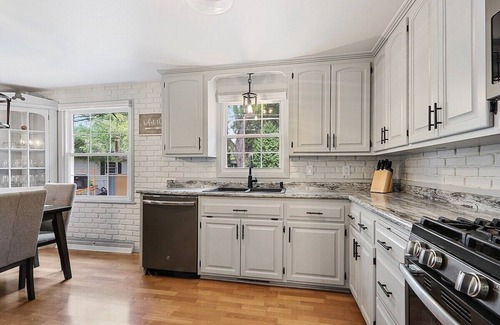 Green Bay House | House w/Finished Garage walk to Lambeau/Bars/Resch