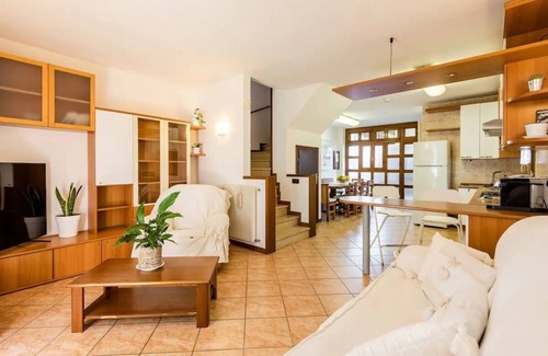 Porto Santa Margherita House | House with big private Garden - 2 min walk to center/10 to Beach/1h drive Venice