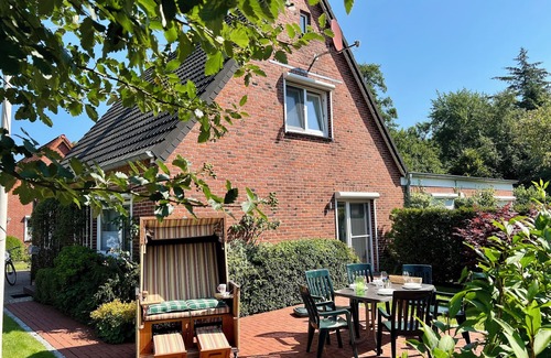 St. Peter-Ording House | House with 2 bathrooms; quiet, central in the heart of St. Peter village, at the beach crossing