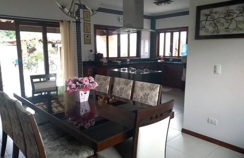 Portal das Artes House | House with 3 suites, swimming pool in a residential neighborhood, up to 7 people