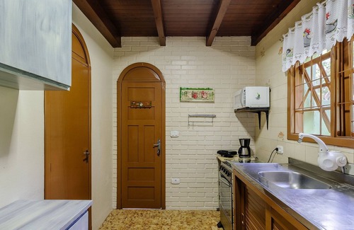 Gramado Cabin | House With Barbecue in Gramado Rje0980