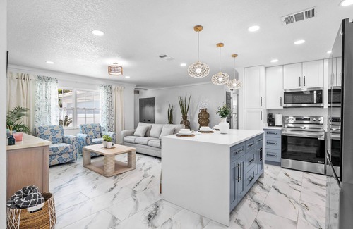 Whitfield House | House with Heated Pool and Outdoor kitchen close to Siesta Key Beach!