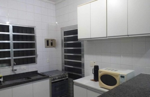 Jardim Britania House | House with pool and barbecue Caraguatatuba in condominium with Wi-Fi