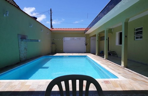 Centro House | House with pool and barbecue well located in Itanhaém.