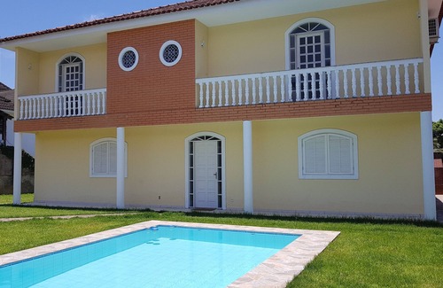 Bracui House | House with Pool, Barbecue, Deck and 5 Bedrooms in Condominium - Angra dos Reis