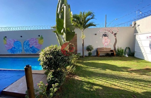 Granada House | House with pool for vacation in Uberlândia