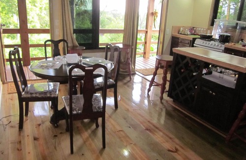 Isla de Utila Cottage | House with private stay in Utila, sleeps 10 persons