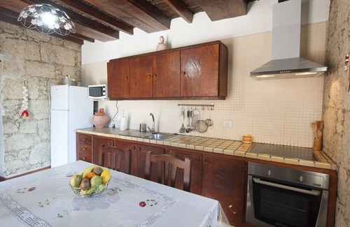 Arico Cottage | House with Traditional Wine Cellar and Private Garden in Arico – Pet Friendly