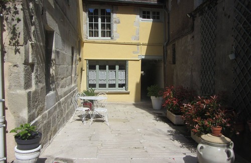 Autun Cottage | house with yard in the historical city center of Autun 3 stars