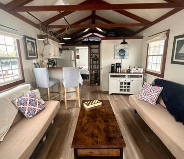 Fox Point Boat Rental | Houseboat in Providence!