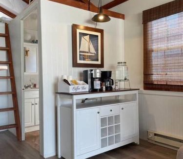 Fox Point Boat Rental | Houseboat in Providence!