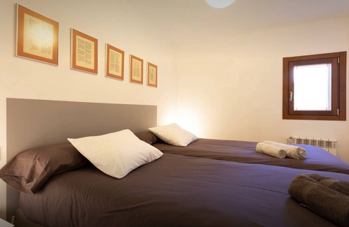 El Arenal House | Housing with garden and garage.