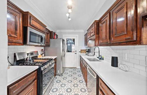 Clodine House | Houston Pool Escape Games Wifi Parking Pet