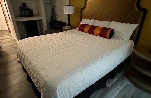 Bakersfield Hotel | Howard Johnson by Wyndham Bakersfield