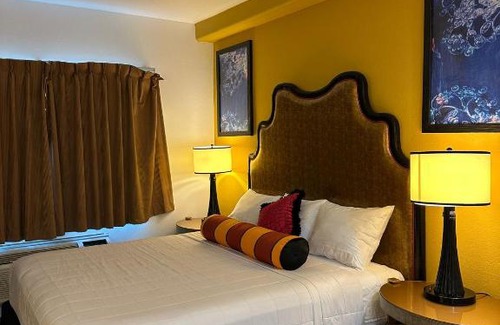 Bakersfield Hotel | Howard Johnson by Wyndham Bakersfield