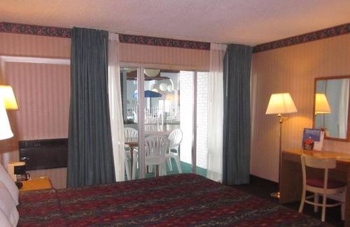 Fair Plain Hotel | Howard Johnson by Wyndham Benton Harbor/St. Joseph
