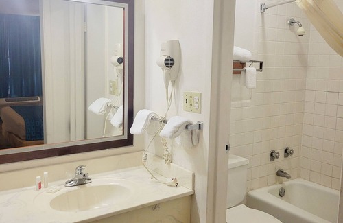 Hannibal Hotel | Howard Johnson BY Wyndham Hannibal