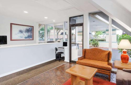 Vero Beach Hotel | Howard Johnson by Wyndham Vero Beach / Downtown