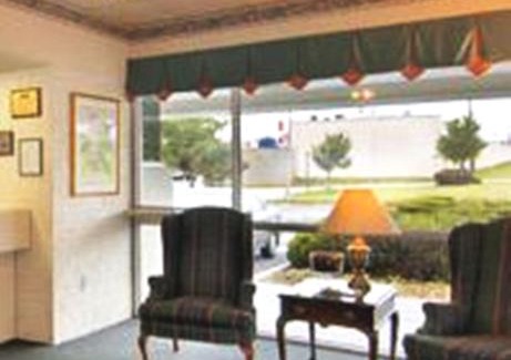 Commerce Hotel | Howard Johnson by Wyndham Commerce GA