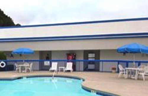 Commerce Hotel | Howard Johnson by Wyndham Commerce GA