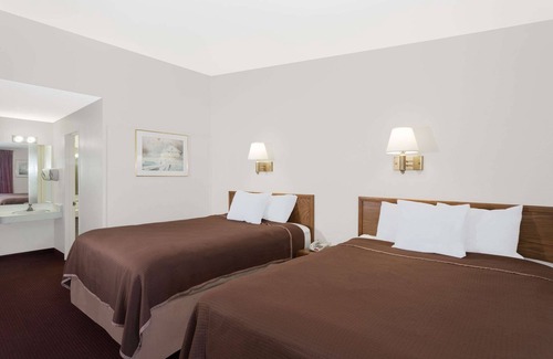 Vero Beach Hotel | Howard Johnson by Wyndham Vero Beach/Downtown