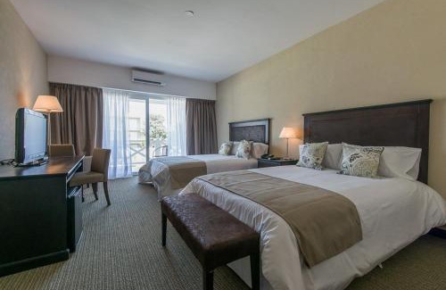 Carilo Hotel | Howard Johnson Hotel & Convention Center Madariaga - Carilo