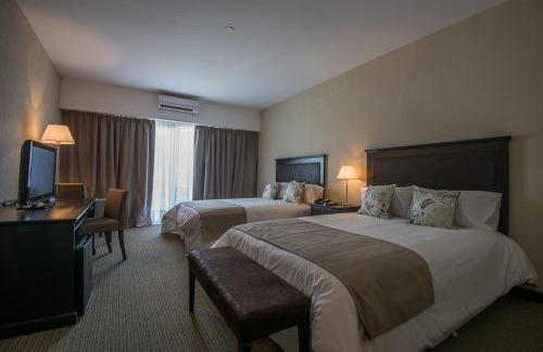 Carilo Hotel | Howard Johnson Hotel & Convention Center Madariaga - Carilo