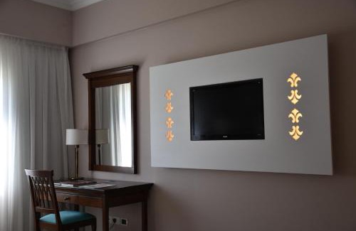 Pilar Centro Hotel | Howard Johnson Pilar Resort Spa & Convention Center