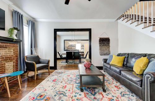 Lincoln Terrace Apartment | Howes Capitol I - Sleek & stylish walk to OU Med