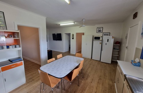 Lake Wangary House | "HOWSTHASERENITEE" Coffin Bay. House with bay views