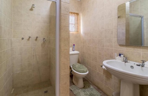 eNtokozweni Cabin | Hoyo Hoyo Machadostud Lodge