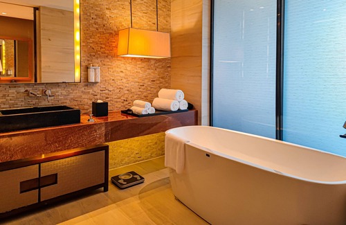 Jiangcheng District Hotel | HUALUXE Hotels & Resorts Yangjiang City Center by IHG
