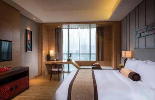 Jiangcheng District Hotel | HUALUXE Yangjiang City Center