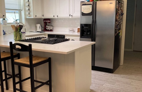 Holleman - Dobrovolny House | Hub of AggieLand! 1 Mile From Campus. Central Location South of TAMU.